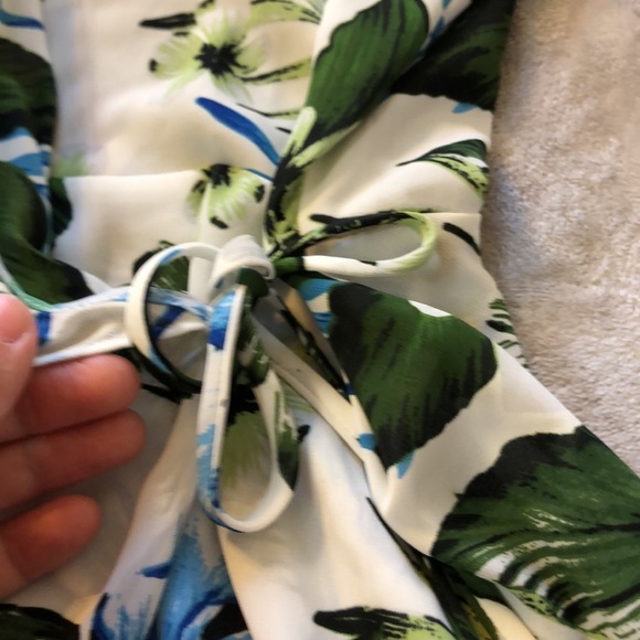 NWT banana republic floral ruffle top - Picture 2 of 6